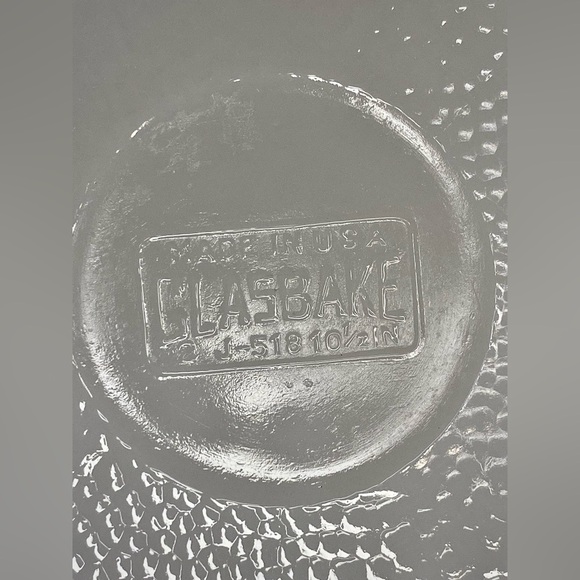 VIntage Glasbake‎ 9" pie plate milk white with handles, textured bottom - Picture 5 of 6